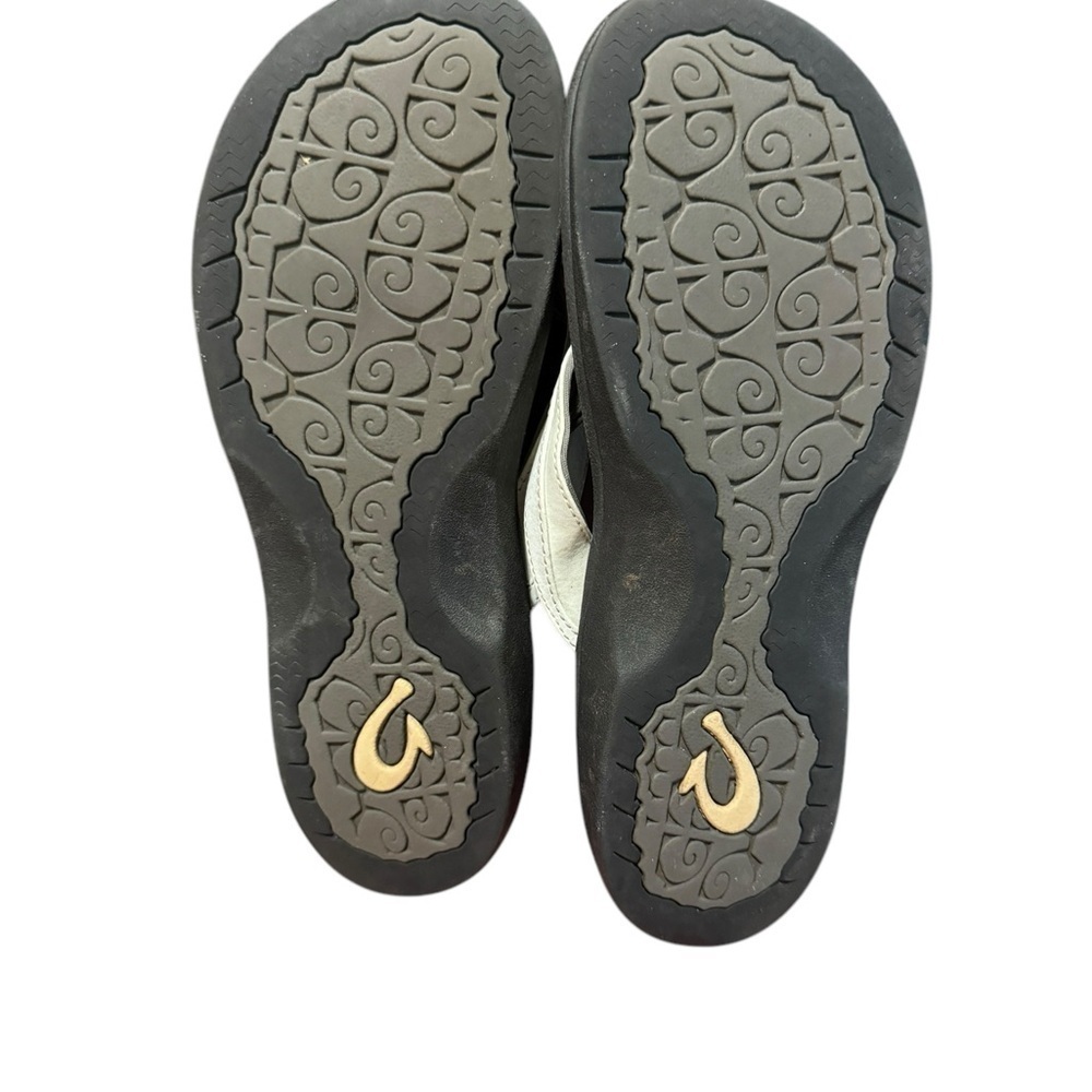 OLUKAI Women’s Size 8 Flip Flops Sandals Thongs White Black Beach Vacation - Picture 4 of 9